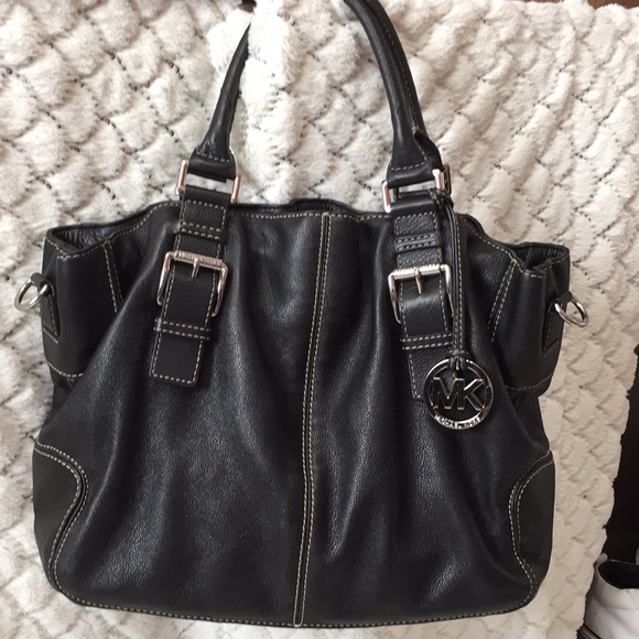 Michael by Michael Kors Large Leather Purse. - Picture 1 of 8